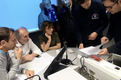 Il governatore e il vicegovernatore FVG con delega alla Protezione civile, Massimiliano Fedriga e Riccardo Riccardi, nel corso di una recente riunione nella sala operativa di Palmanova